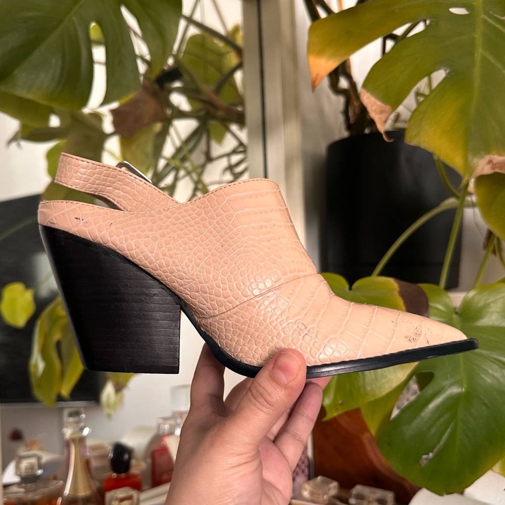 Chinese laundry Los Angeles Cream Croc-Embossed Women's Shoes - Picture 6 of 7